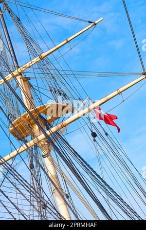 Das historische Segelboot Fregatten Jylland - Nationalschatz. Detail des alten dänischen Schiffs Fregatten Jylland, Nationalschatz und Touristenattraktion in der Stadt Ebeltoft, Dänemark. Stockfoto