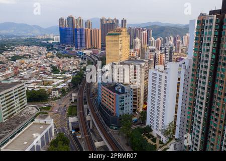 Yuen Long, Hongkong 18. Oktober 2020: Drohne fliegt über die Stadt Hongkong Stockfoto