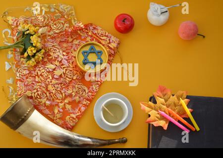 Herbstliche Leckereien für das jüdische Neujahr Rosh Hashanah der Symbole im Feiertag Stockfoto