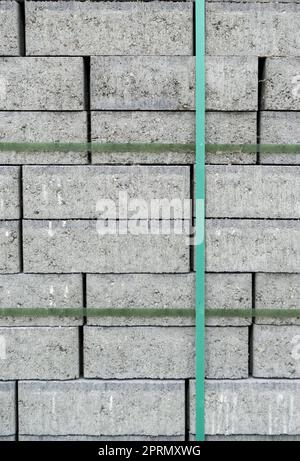 Stapel von grauen Betonblöcken Stockfoto