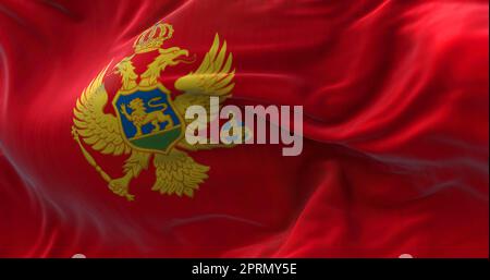 Nahaufnahme der im Wind winkenden Staatsflagge Montenegros Stockfoto