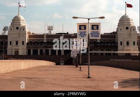 Dossierfoto vom 08.-11-1998. Der PA Library Foto vom 7.5.97 : Wembley Way mit den Zwillingstürmen des Stadions. England stand am 23. November 2014 beim neuen Wembley gegen Deutschland für sein erstes internationales Spiel an. Ein englisches Team nahm es mit Italien in einem Ausstellungsspiel auf, als Teil der Undercard für den Charity Shield 1990 im alten Wembley, aber - 24 Jahre später - die Löwen hatten die Spitzenposition. Ausgabedatum: Donnerstag, 27. April 2023. Stockfoto