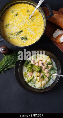 Cremige Fischsuppe mit Lachs, Kartoffeln, Zwiebeln, Karotten, Dill und Brokkoli. Kalakeitto - traditionelles Gericht der finnischen Küche. Konzept Für Gesunde Ernährung Stockfoto