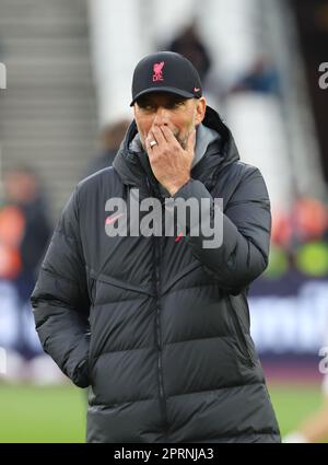 Liverpool-Manager Jurgen Klopp während der Aufwärmphase vor dem Spiel während des englischen Fußballspiels der Premier League zwischen West Ham United und Liverpool bei Stockfoto