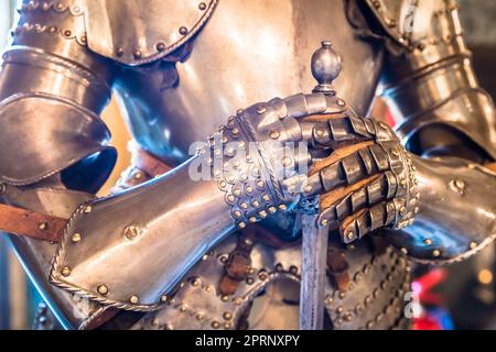 Mittelalter Ritter Rüstung Detail - 15. Jahrhundert. Konzept für Sicherheit, Sicherheit und Schutz. Stockfoto