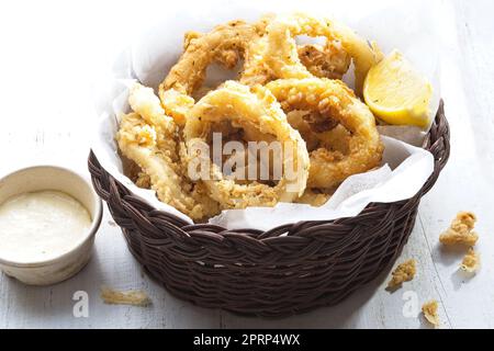 goldene italienische gebratene Calamari Stockfoto