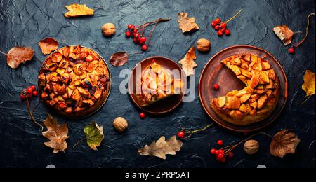 Herbstkuchen mit Quitten Stockfoto