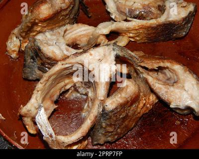 In einer Pfanne braten Fisch Stockfoto