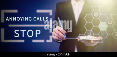 Schild mit der Anzeige „etwas Neues lernen“, Konzept bedeutet „Spam-Telefone verhindern“ Blacklists Nummern verärgerter Anrufer Stockfoto