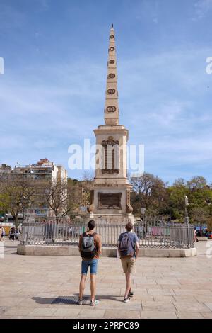 Obelisk in Erinnerung an General Torrijos, Plaza de La Merced, Malaga Stadtzentrum, Malaga, Spanien. Stockfoto