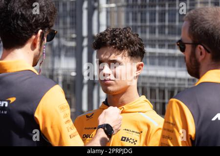 Baku, Aserbaidschan. 27. April 2023. Lando Norris (GBR) McLaren. 27.04.2023. Formel-1-Weltmeisterschaft, Rd 4, Aserbaidschan Grand Prix, Baku Street Circuit, Aserbaidschan, Vorbereitungstag. Das Foto sollte wie folgt lauten: XPB/Press Association Images. Kredit: XPB Images Ltd/Alamy Live News Stockfoto