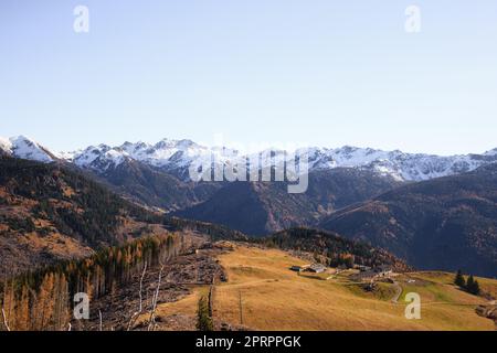 Herbstlandschaft im Mocheni-Tal, Baselga di Pine, Italien Stockfoto