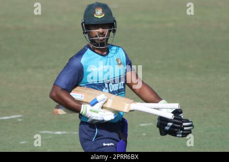 Munim Shahria während der Bangladesch National Cricket Team nimmt an der Übungssitzung im Zahur Ahmed Chowdhury Stadium, Sagorika, Chattograme, Bangladesch Teil Stockfoto