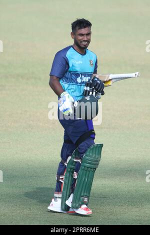 Munim Shahria während der Bangladesch National Cricket Team nimmt an der Übungssitzung im Zahur Ahmed Chowdhury Stadium, Sagorika, Chattograme, Bangladesch Teil Stockfoto