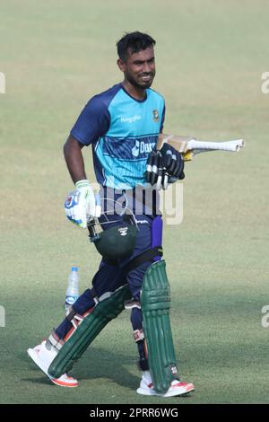 Munim Shahria während der Bangladesch National Cricket Team nimmt an der Übungssitzung im Zahur Ahmed Chowdhury Stadium, Sagorika, Chattograme, Bangladesch Teil Stockfoto