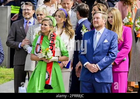 ROTTERDAM, 27-04-2023King Willem-Alexander, Königin Maxima mit ihren Töchtern Prinzessin Amalia und Prinzessin Ariane während des Königstags 2023 im Stadtzentrum von Rotterdam Foto: Brunopress/POOL/Mischa SchoemakerKing Willem-Alexander, Königin Maxima mit ihren Töchtern Prinzessin Amalia, Prinzessin Alexia und Prinzessin Ariane während des Königstags 2023 in rotterdam niederlande draußen in belgien Stockfoto