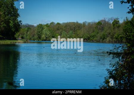 Der Adda (Latin Abdua oder Addua; in Lombard Ada oder wieder Adda in lokalen Dialekten, wo die doppelten Konsonanten markiert sind) ist ein Fluss in Norditalien, ein Stockfoto