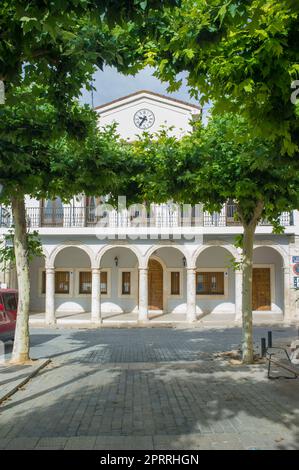 Estremera, eine wunderschöne kleine Stadt in Las Vegas County, Madrid, Spanien. Rathausgebäude Stockfoto