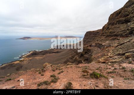 Blick auf die Insel La Graciosa vom Mirador de Guinate. Lanzarote. Kanarische Inseln. Spanien. Stockfoto