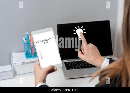 Schild mit der Anzeige des Verwaltungsgesetzes Vorschriften Verordnungen, die von einer Regierung erstellt wurden. Von einer Regierung erstelltes Wort für Regelwerk Verordnungen Stockfoto