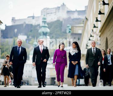 Salzburg, Österreich. 27. April 2023. Die Bundesaußenministerin Annalena Baerbock (Allianz 90/Grüne) nimmt an dem Treffen der deutschsprachigen Außenminister im Haus für Mozart in Salzburg Teil. (LR) Jean Asselborn, Außenminister Luxemburgs, Alexander Schallenberg, Außenminister Österreichs, Annalena Baerbock (Buendnis 90/die Grünen), Bundesaußenminister, Dominique Hasler, Außenminister Liechtensteins, und Ignazio Cassis, Außenminister der Schweiz. Kredit: Dpa/Alamy Live News Stockfoto