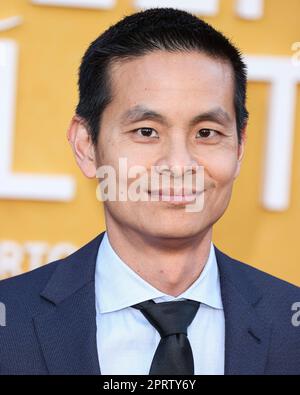 WESTWOOD, LOS ANGELES, KALIFORNIEN, USA - 26. APRIL: Holden Chang trifft auf das World Premiere Screening Event der Saison 1 von Netflix „Queen Charlotte: A Bridgerton Story“ ein, das am 26. April 2023 im Regency Village Theatre in Westwood, Los Angeles, Kalifornien, USA stattfindet. (Foto von Xavier Collin/Image Press Agency) Stockfoto