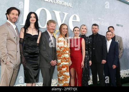 Los Angeles, Kalifornien. 26. April 2023. Tom Pelphrey, Krysten Ritter, Jesse Plemons, Elizabeth Marvel, Elizabeth Olsen, Lily Rabe, Patrick Fugit, Keir Gilchrist, Richard C. Jones bei Ankunft für LIEBE & TOD Premiere, DGA New York Theater, Los Angeles, CA 26. April 2023. Kredit: Priscilla Grant/Everett Collection/Alamy Live News Stockfoto