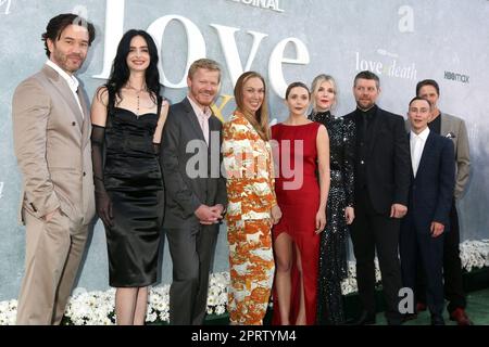 Los Angeles, Kalifornien. 26. April 2023. Tom Pelphrey, Krysten Ritter, Jesse Plemons, Elizabeth Marvel, Elizabeth Olsen, Lily Rabe, Patrick Fugit, Keir Gilchrist, Richard C. Jones bei Ankunft für LIEBE & TOD Premiere, DGA New York Theater, Los Angeles, CA 26. April 2023. Kredit: Priscilla Grant/Everett Collection/Alamy Live News Stockfoto