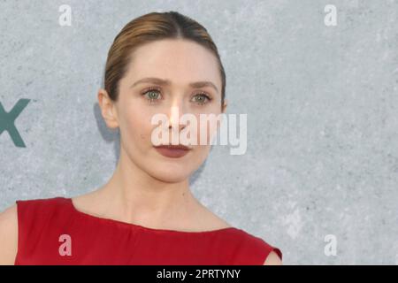 LOS ANGELES - APR 26: Elizabeth Olsen bei der Love & Death TV Series Premiere bei der Directors Guild of America am 26. April 2023 in Los Angeles, Kalifornien Stockfoto