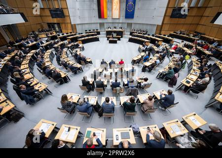 Berlin, Deutschland. 27. April 2023. Plenarsaal im Berliner Repräsentantenhaus. Kredit: Christophe Gateau/dpa/Alamy Live News Stockfoto