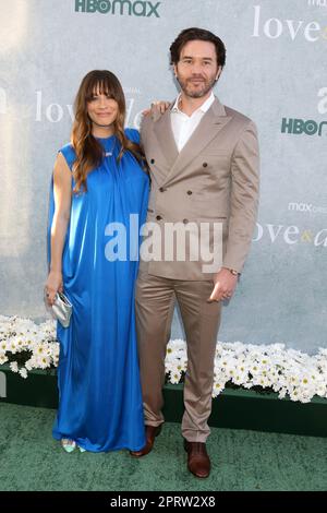 26. April 2023, Los Angeles, CA, USA: LOS ANGELES - APR 26: Kaley Cuoco, Tom Pelphrey bei der Premiere der Love & Death TV-Serie bei der Directors Guild of America am 26. April 2023 in Los Angeles, CA (Kreditbild: © Kay Blake/ZUMA Press Wire) NUR REDAKTIONELLE VERWENDUNG! Nicht für den kommerziellen GEBRAUCH! Stockfoto