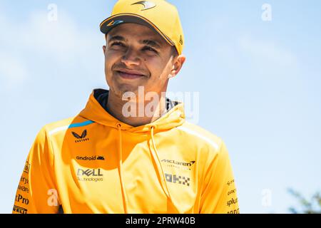 Baku, Aserbaidschan. 27. April 2023. Lando Norris (GBR) McLaren. 27.04.2023. Formel-1-Weltmeisterschaft, Rd 4, Aserbaidschan Grand Prix, Baku Street Circuit, Aserbaidschan, Vorbereitungstag. Das Foto sollte wie folgt lauten: XPB/Press Association Images. Kredit: XPB Images Ltd/Alamy Live News Stockfoto