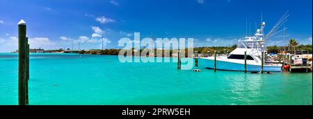 Panoramablick auf den türkisfarbenen Hafen von Islamorada auf die Florida Keys Stockfoto