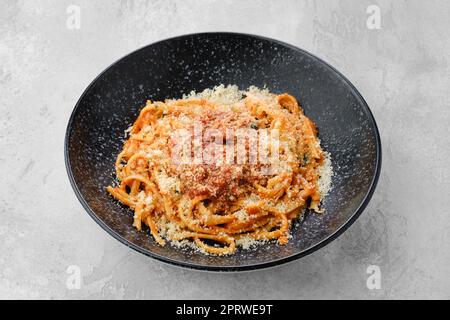 Traditionelle Spaghetti Bolognese auf einem Teller Stockfoto