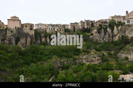 Hausfassaden, Stadtlandschaften von Cuenca, der Provinzhauptstadt von Cuenca, Spanien, 12. Mai 2022 Stockfoto