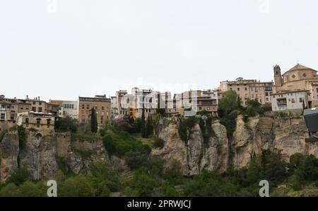 Hausfassaden, Stadtlandschaften von Cuenca, der Provinzhauptstadt von Cuenca, Spanien, 12. Mai 2022 Stockfoto