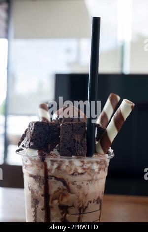 Köstlicher Brownie Frappe-Drink aus Schokolade, Stockfoto Stockfoto