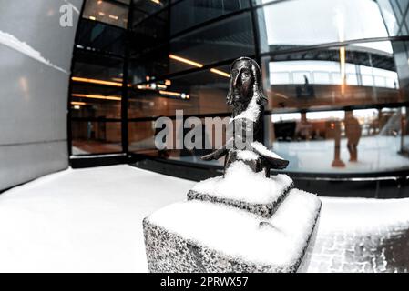 Budapest, Ungarn - 08. Januar 2019: Franz-Franz-Franz-Joseph-Statue vor dem Flughafen von Budapest Stockfoto