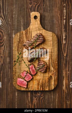 Blick von oben auf gegrilltes Rindersteak, erstklassiges Fleisch Stockfoto