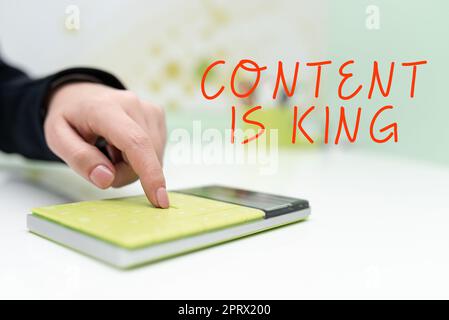 Schreiben Anzeigen von Text Inhalt ist KingContent ist das Herzstück heutiger Marketingstrategien. Unternehmensüberblick Inhalt ist das Herzstück moderner Marketingstrategien Stockfoto