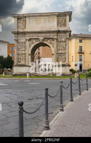 Trajan-Bogen, römischer Triumphbogen, Benevento, Kampanien, Italien Stockfoto