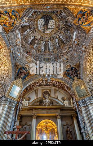 Die kunstvoll verzierte barocke Kapelle des Senor de Tlacolula, Kirche der Himmelfahrt, Tlacolula de Matamoros, Mexiko. Stockfoto