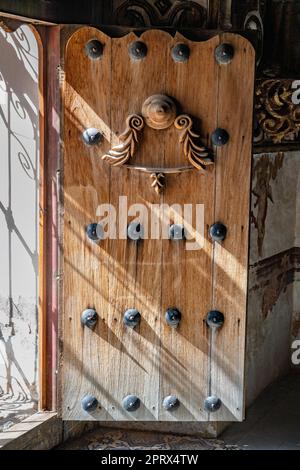 Die Tür der kunstvoll verzierten barocken Kapelle des Senor de Tlacolula, Kirche der Himmelfahrt, Tlacolula de Matamoros, Mexiko. Stockfoto