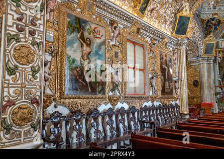 Die kunstvoll verzierte barocke Kapelle des Senor de Tlacolula, Kirche der Himmelfahrt, Tlacolula de Matamoros, Mexiko. Stockfoto