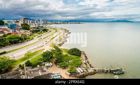 Blick auf die Küste der Stadt Sao Jose in Santa Catarina, Brasilien Stockfoto