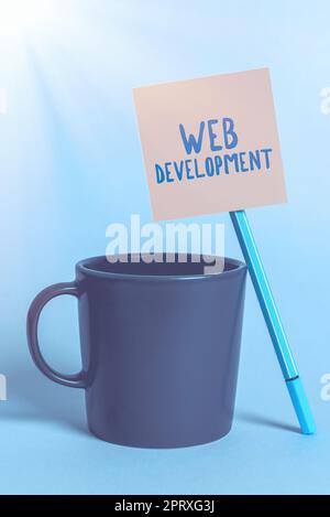 Textüberschrift zur Webentwicklung, Unternehmensübersicht Arbeiten an der Entwicklung einer Website für das Internet Stockfoto