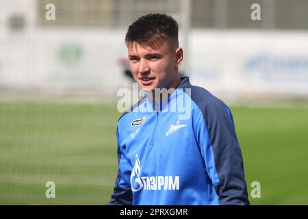 Sankt Petersburg, Russland. 27. April 2023. Andrey Mostovoy (17), ein Fußballspieler des Zenit Football Clubs bei einer medienfreundlichen Trainingsveranstaltung in Sankt Petersburg, vor dem Spiel der 26. Runde der russischen Premier League, Krylia Sovetov Samara - Zenit Sankt Petersburg. Kredit: SOPA Images Limited/Alamy Live News Stockfoto