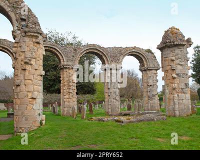 Der Friedhof der St. Bartholomew's Church in Orford, Suffolk Stockfoto