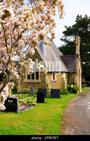 Griechisch-orthodoxe Kirche, St. Aethelheard's, East Chapel, Louth Cemetery, London Road, Die Hauptstadt der Wolken. Louth, Lincolnshire, England. Blüten tr Stockfoto