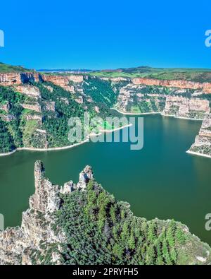 Felsen-Punkt über Bighorn See an Mündung des black Canyon in der Nähe von Fort Smith, montana Stockfoto